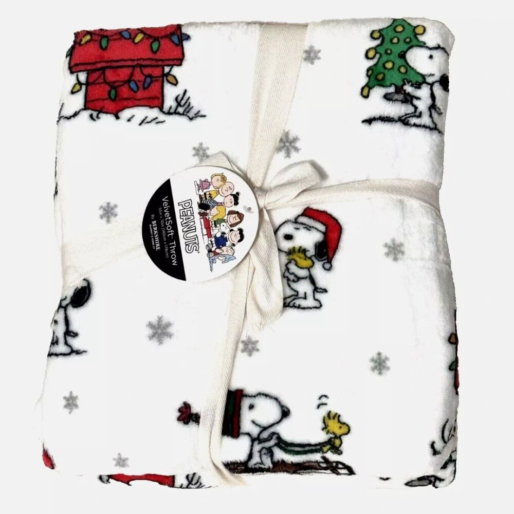 Peanuts Snoopy Christmas Tree Lights Throw Blanket Santa Hat Sledding Woodstock
